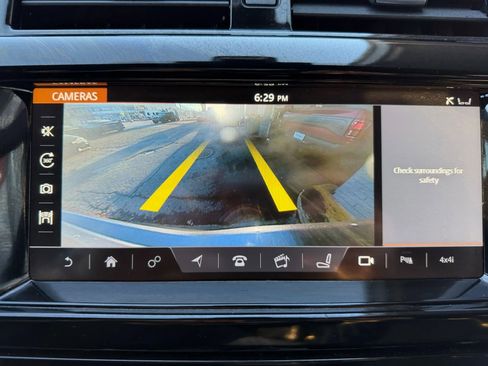 Used 2017 Land Rover Discovery HSE Luxury image 22