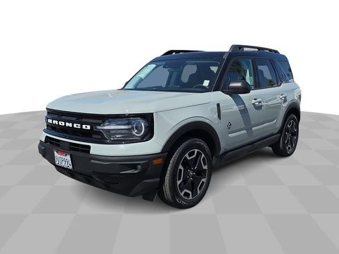Used 2022 Ford Bronco Sport Outer Banks w/ Tech Package AWD/4WD image 4