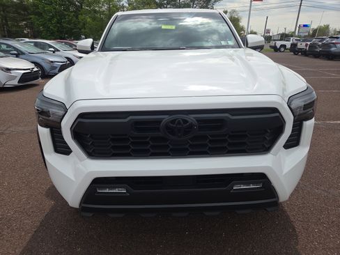 Used 2024 Toyota Tacoma TRD Off-Road AWD/4WD image 8