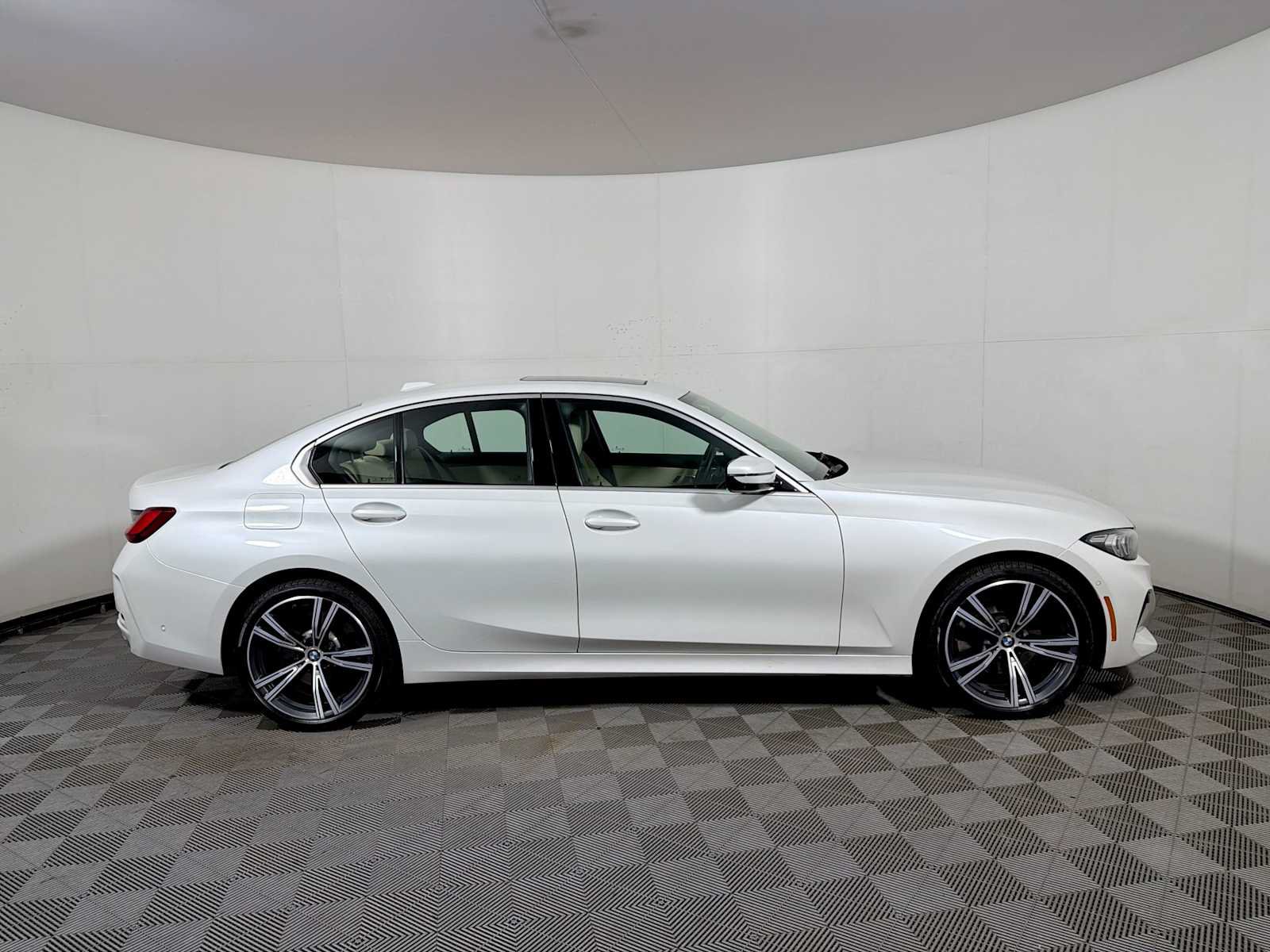 Used 2024 BMW 330i xDrive Sedan w/ Convenience Package AWD/4WD image 7