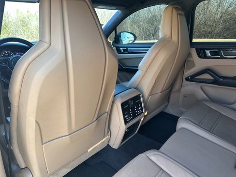 Used 2021 Porsche Cayenne GTS image 40