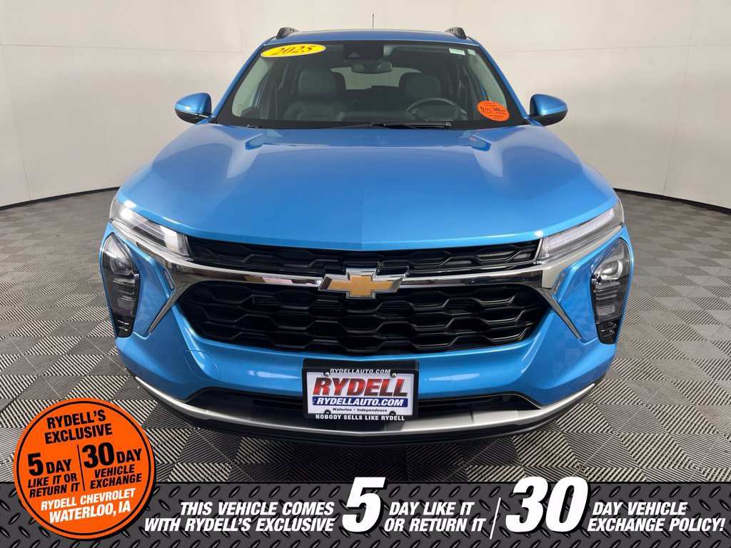 Used 2025 Chevrolet Trax LT w/ Sunroof Package FWD image 15