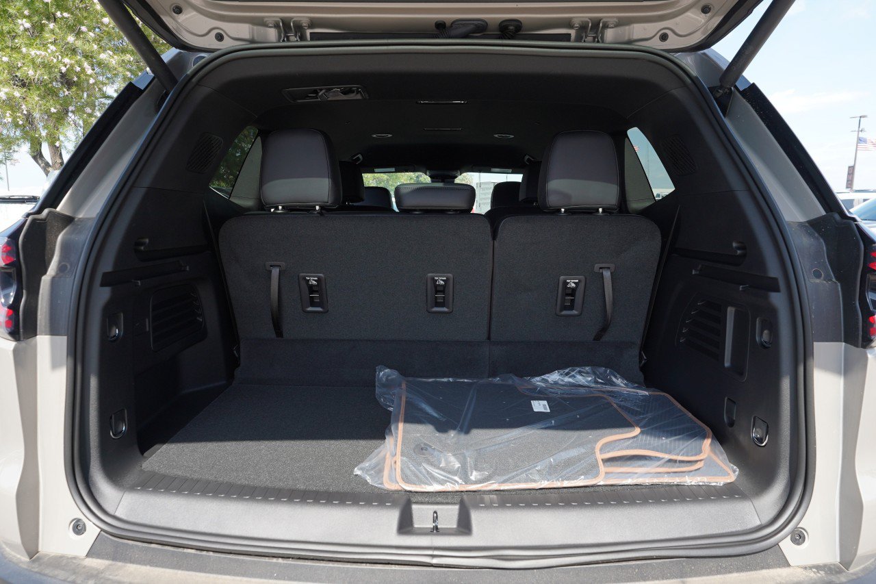 New 2026 GMC Acadia AT4 w/ Super Cruise Package AWD/4WD image 24