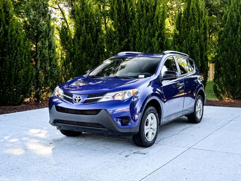Used 2015 Toyota RAV4 LE FWD image 5