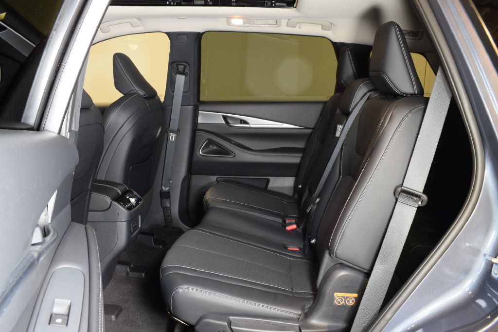 Certified 2027 INFINITI QX60 Luxe w/ Cargo Package AWD/4WD image 28
