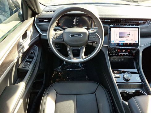 New 2025 Jeep Grand Cherokee Limited w/ Black Appearance Package image 7