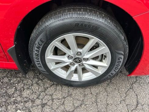 Used 2025 Toyota Camry LE w/ Convenience Package image 14