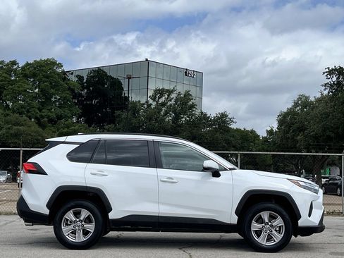 Used 2025 Toyota RAV4 XLE FWD image 3
