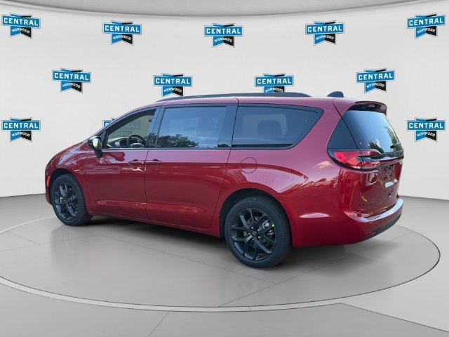 New 2027 Chrysler Pacifica Select AWD/4WD image 3