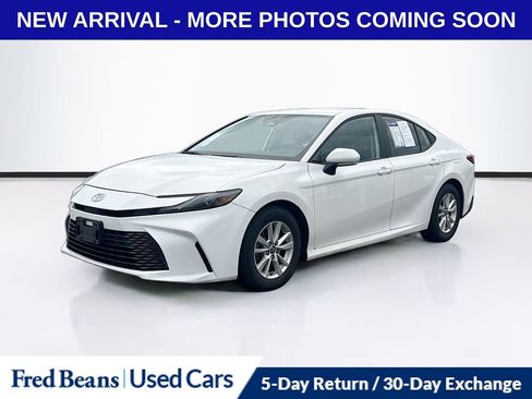 Used 2025 Toyota Camry LE image 3
