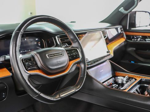 Used 2022 Jeep Grand Wagoneer Series III AWD/4WD image 25