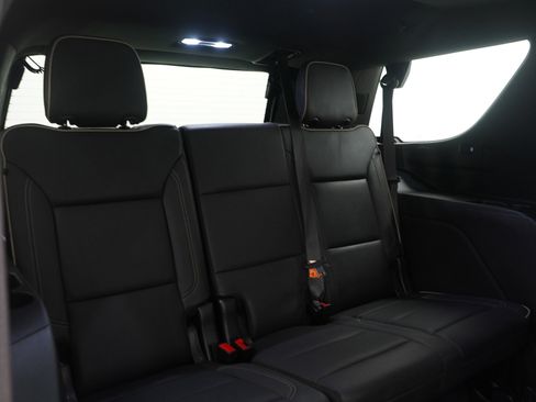 Used 2023 GMC Yukon SLT image 13