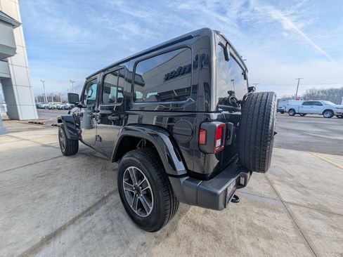 Used 2023 Jeep Wrangler Sahara image 6