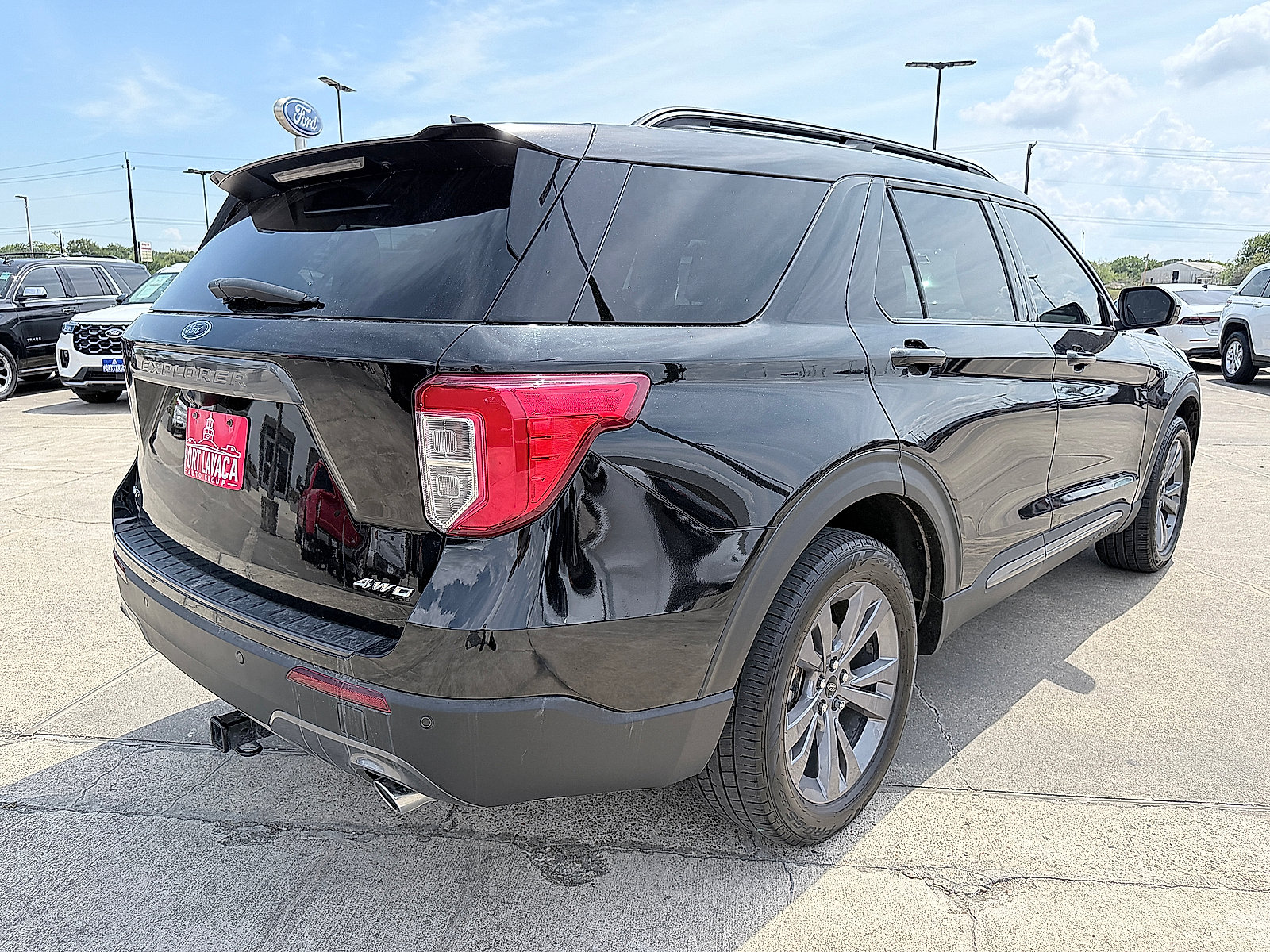 Used 2022 Ford Explorer XLT w/ Equipment Group 202A AWD/4WD image 7