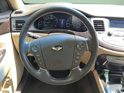Used 2011 Hyundai Genesis 3.8 RWD image 15