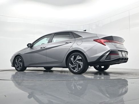 Used 2025 Hyundai Elantra SEL FWD image 46