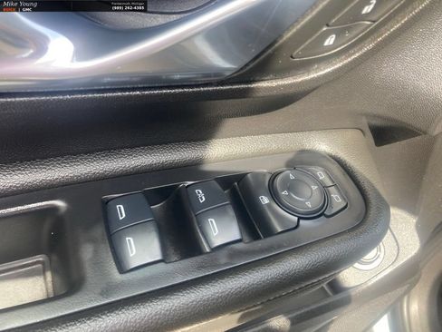 Used 2024 GMC Terrain SLT w/ Tech Package FWD image 21