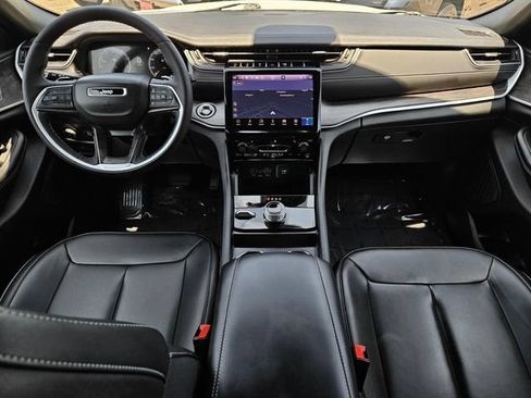 Used 2025 Jeep Grand Cherokee Limited AWD/4WD image 25
