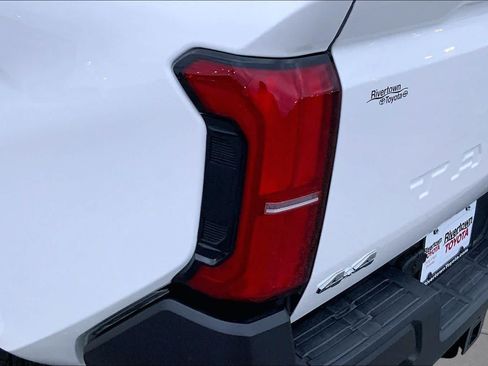 Used 2025 Toyota Tacoma SR AWD/4WD image 27