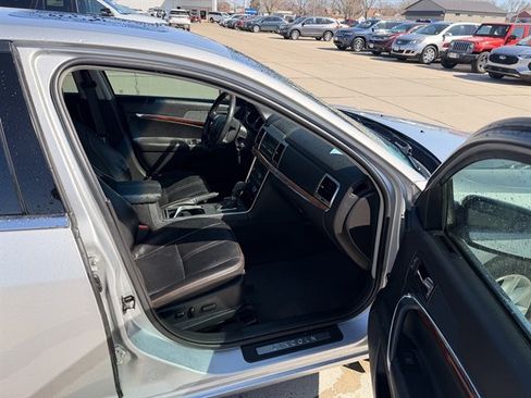 Used 2010 Lincoln MKZ AWD image 4