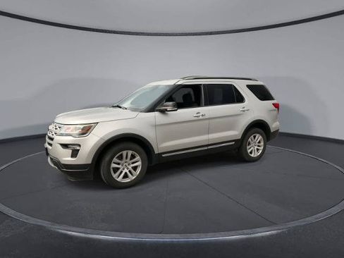 Certified 2018 Ford Explorer XLT w/ Equipment Group 201A AWD/4WD image 4