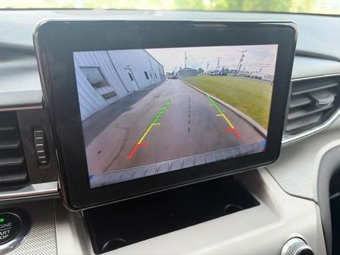 Used 2021 Ford Explorer XLT w/ Equipment Group 202A AWD/4WD image 25