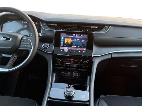 New 2025 Jeep Grand Cherokee L Altitude image 11