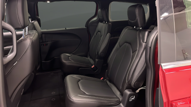 New 2026 Chrysler Pacifica Select FWD image 23