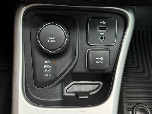 Used 2018 Jeep Compass Latitude w/ Popular Equipment Group AWD/4WD image 25