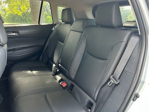 Used 2023 Toyota Corolla Cross XLE w/ Convenience Package FWD image 13