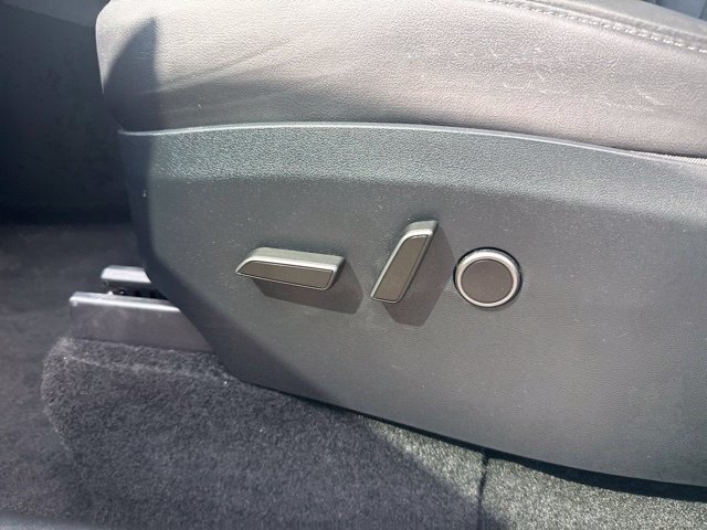 Used 2024 Tesla Model Y Long Range AWD/4WD image 12