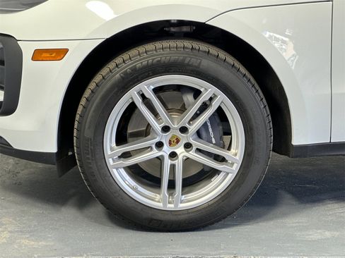 Used 2025 Porsche Macan image 32
