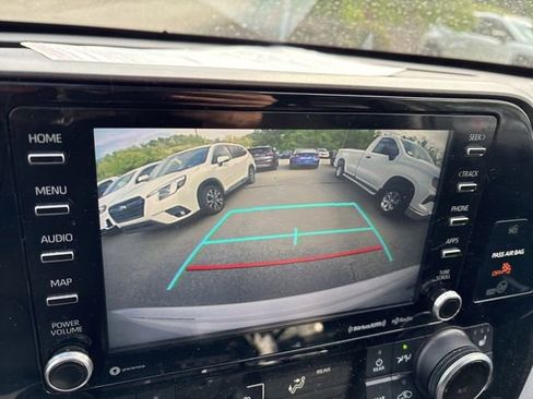 Used 2020 Toyota Highlander XLE AWD/4WD image 16
