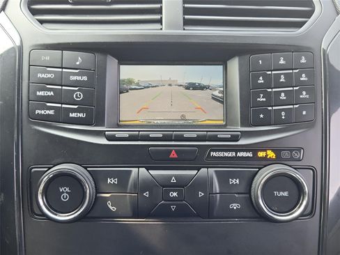 Certified 2019 Ford Explorer FWD image 16