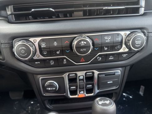 New 2025 Jeep Wrangler Sahara image 21