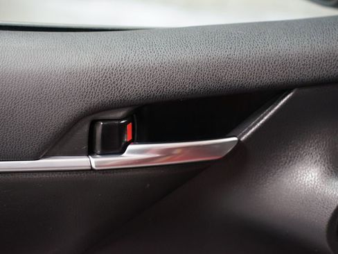 Used 2021 Toyota Camry SE FWD image 29