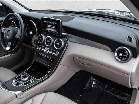 Used 2019 Mercedes-Benz GLC 300 4MATIC image 24