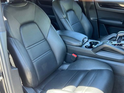 Certified 2019 Porsche Cayenne AWD/4WD image 15