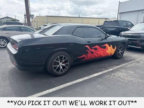 Used 2017 Dodge Challenger SXT RWD image 3