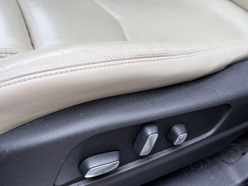 Used 2017 Cadillac XT5 Luxury w/ LPO, Wheel Lock Package image 6