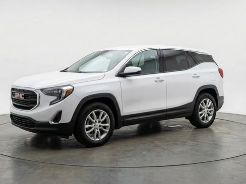 Used 2024 GMC Terrain SLT AWD/4WD image 3