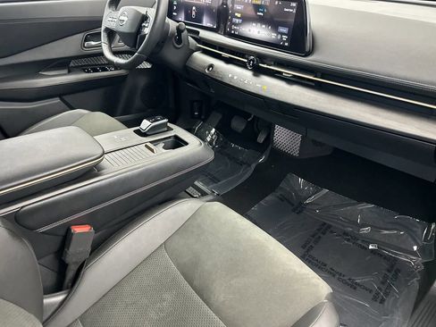 Used 2023 Nissan Ariya FWD image 15