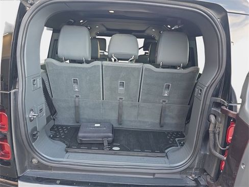 Used 2023 Land Rover Defender 130 X-Dynamic SE image 13