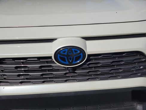 Certified 2022 Toyota RAV4 Limited AWD/4WD image 11