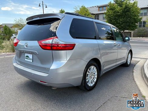 Used 2015 Toyota Sienna XLE w/ XLE Navigation Package FWD image 10