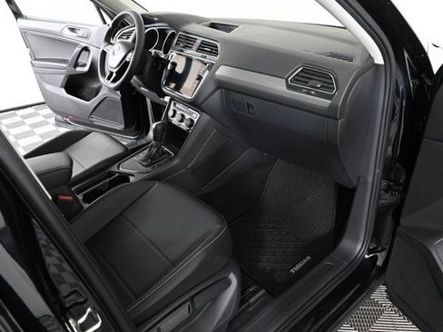 Certified 2021 Volkswagen Tiguan SE w/ Panoramic Sunroof Package image 12