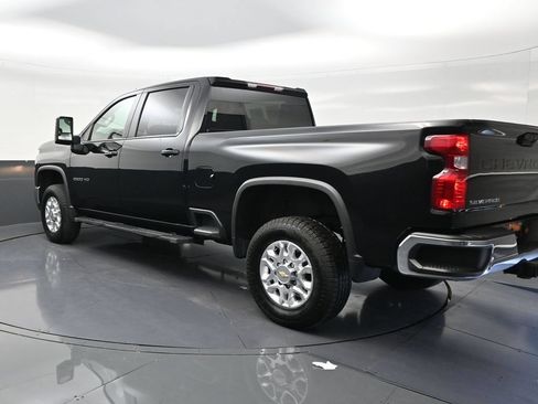 Used 2024 Chevrolet Silverado 2500 LT AWD/4WD image 3