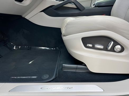 Used 2021 Porsche Cayenne AWD/4WD image 39