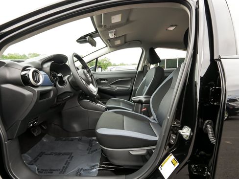 Used 2025 Nissan Versa SV w/ Trunk Package FWD image 33