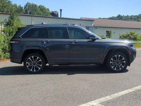 Certified 2022 Jeep Grand Cherokee Overland AWD/4WD image 4